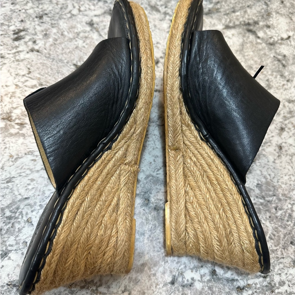 Born espadrille wedge sandals, Black leather, Flower Detail, Size 10 - Picture 8 of 12
